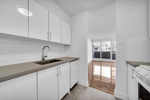 33 Isabella ST #311, Toronto C08, ON M4Y 2P7