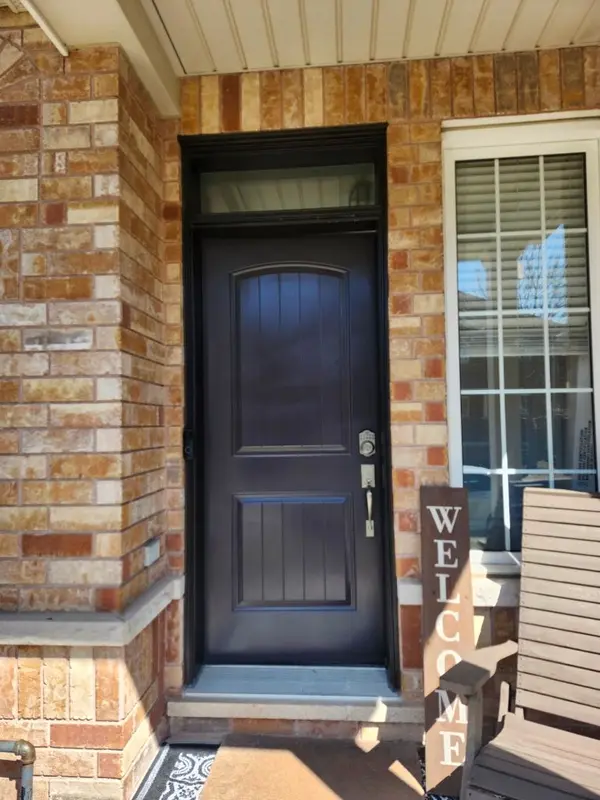 54 Gail Parks CRES, Newmarket, ON L3X 3B9