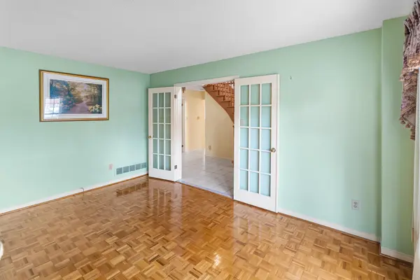 9 Wheatley RD, Vaughan, ON L6A 1V5