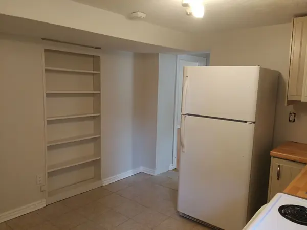 22 Miller RD, Oakville, ON L6H 1J6