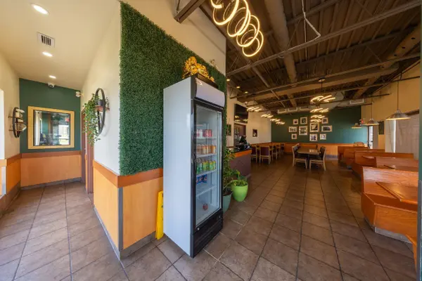 1706 Dundas ST E #1, Mississauga, ON L4X 1L7