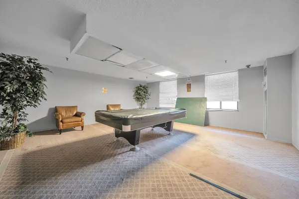 75 Emmett AVE #910, Toronto W04, ON M6M 5A7