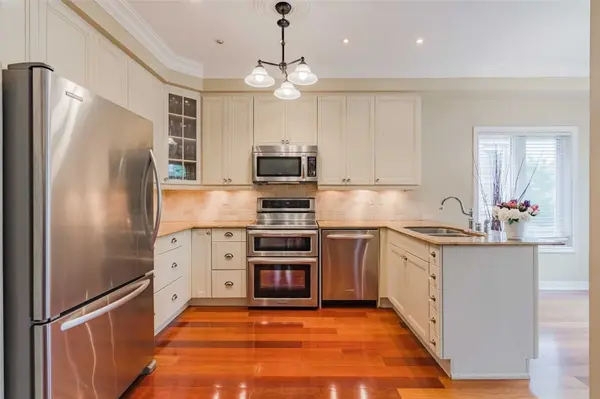 2356 Hilda DR, Oakville, ON L6H 7M9