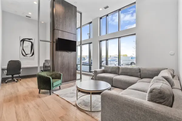 8010 Derry RD #TH 107, Milton, ON L9T 2X5