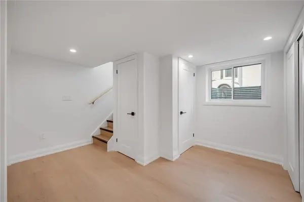 1339 Augustine DR, Burlington, ON L7P 2M9