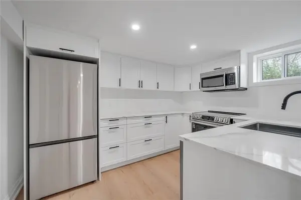 1339 Augustine DR, Burlington, ON L7P 2M9