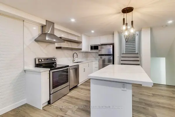 11 Wincott DR #1215, Toronto W09, ON M9R 2R9