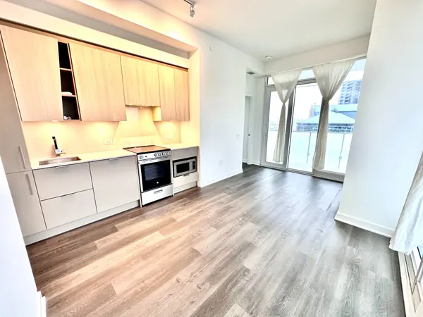 3900 Confederation Pkwy #1203, Mississauga, ON L5B 0M3