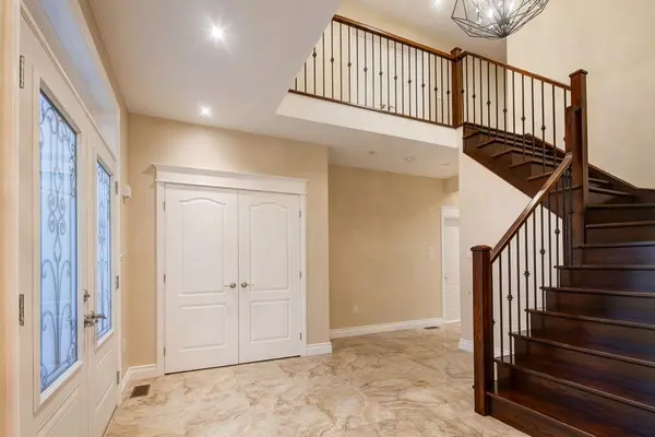 678 Garth ST, Hamilton, ON L9C 4K2