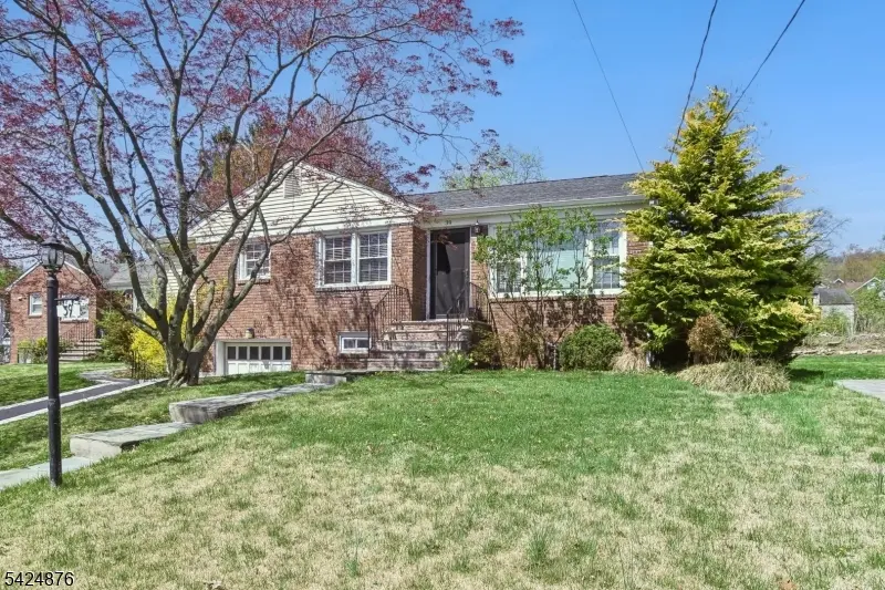 39 Glen Ave, Millburn Twp., NJ 07041