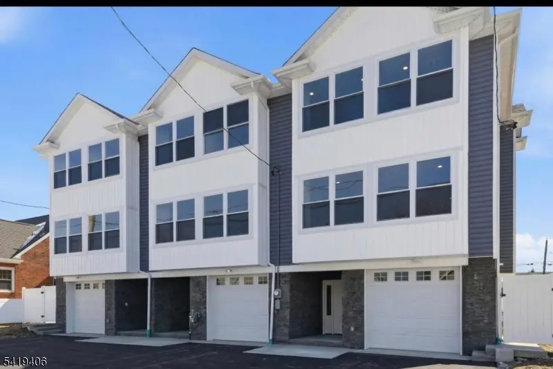 60 Dewitt St, Garfield City, NJ 07026