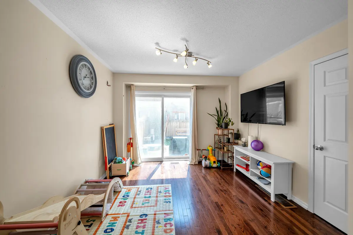 27 Stonewood ST, Ajax, ON L1S 0B3