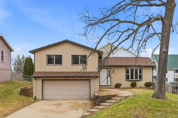 1621 13th St NW, Cedar Rapids, IA 52402