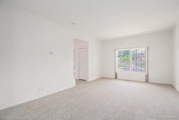 2106 Cattail CIR, Rochester Hills, MI 48309