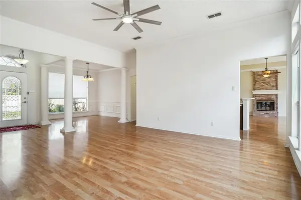 813 Hunters Glen Trail, Fort Worth, TX 76120