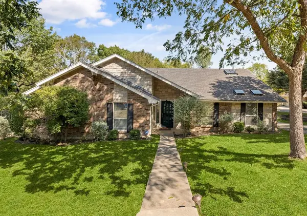 233 Willow Ridge Road, Fort Worth, TX 76103