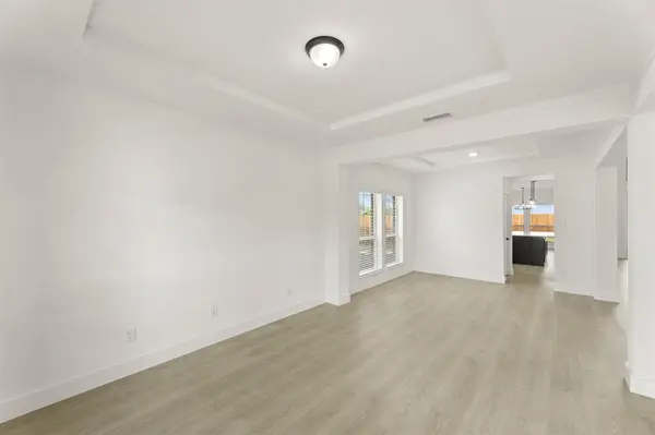 804 Hidden Lakes Drive, Desoto, TX 75115