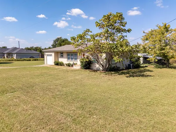 429 E Ohio Street, Van, TX 75790