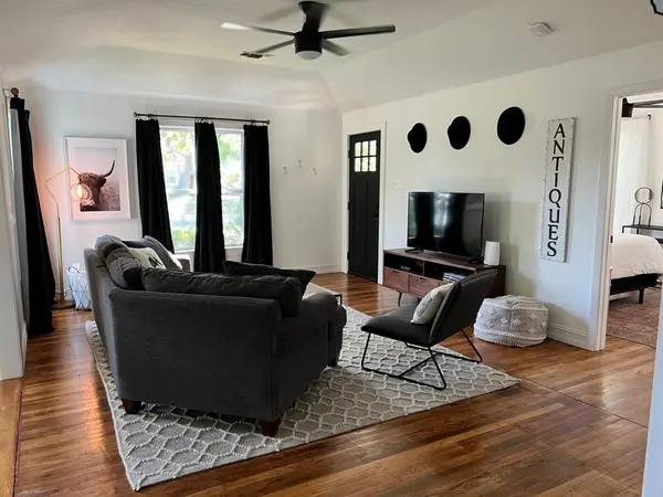 2021 Bluebonnet Drive, Fort Worth, TX 76111