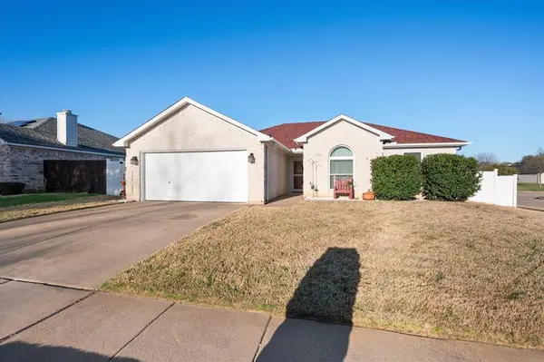 1100 Fawn Meadow Trail, Kennedale, TX 76060