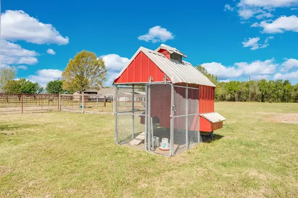 130 Eubanks Road, Maypearl, TX 76064