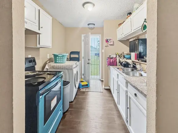 10315 Oak Gate Lane, Dallas, TX 75217