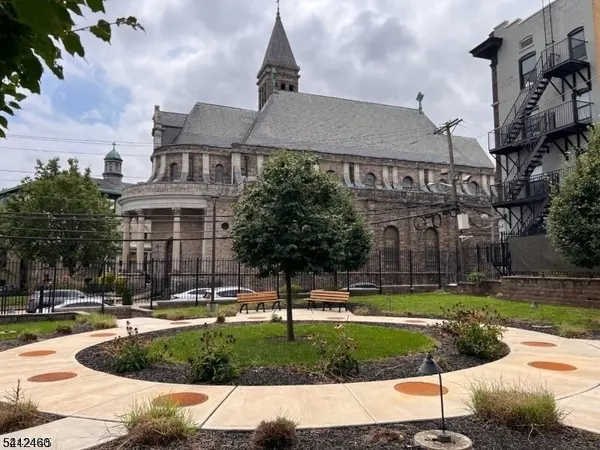 90 Clinton Ave #206, Newark City, NJ 07114