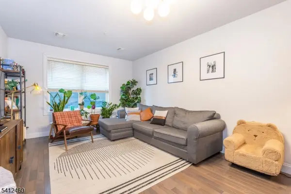 90 Clinton Ave #206, Newark City, NJ 07114