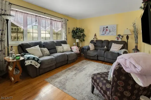 38 Post Ln, Riverdale Boro, NJ 07457