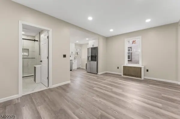 272 Burgess Pl, Clifton City, NJ 07011