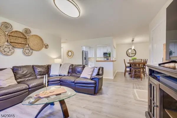 95 Sapphire Ln, Franklin Twp., NJ 08823