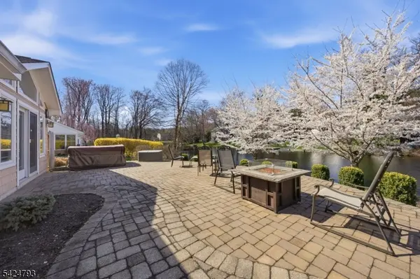 11 Dells Dr, Denville Twp., NJ 07834