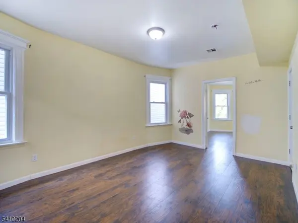 52 Amherst St, East Orange City, NJ 07018