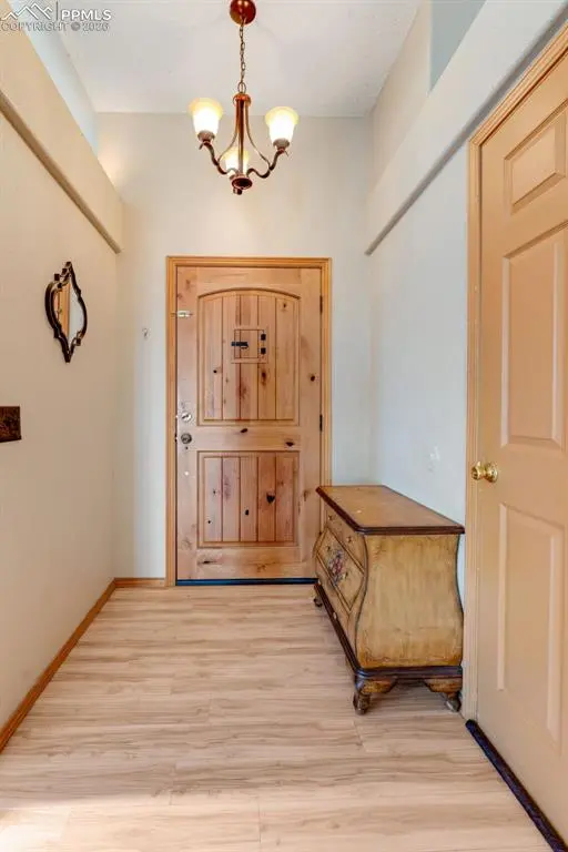 670 Fernglen CT, Colorado Springs, CO 80906