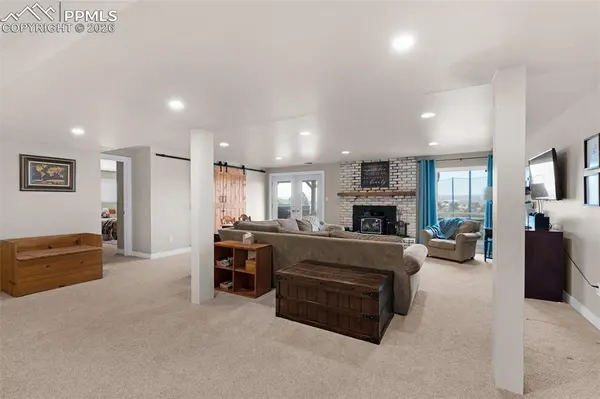 890 Point Of The Pines DR, Colorado Springs, CO 80919