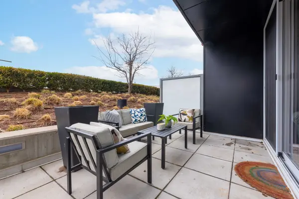 170 Bayview AVE #711, Toronto C08, ON M5A 0M4