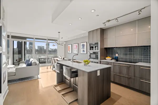 170 Avenue RD #401, Toronto C02, ON M5R 0A4