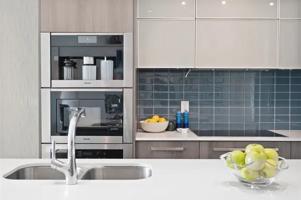 170 Avenue RD #401, Toronto C02, ON M5R 0A4