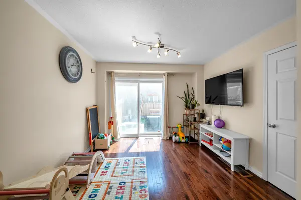 27 Stonewood ST, Ajax, ON L1S 0B3