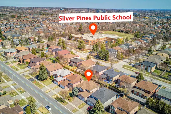 21 Larratt LN, Richmond Hill, ON L4C 9J1