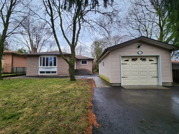 3 Cabot CT #Main, Aurora, ON L4G 2Y9