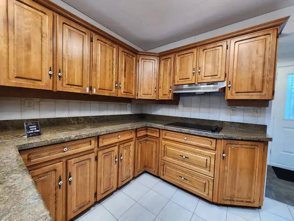 3 Cabot CT #Main, Aurora, ON L4G 2Y9