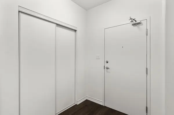 40 FERNDALE DR S #204, Barrie, ON L4N 2L3