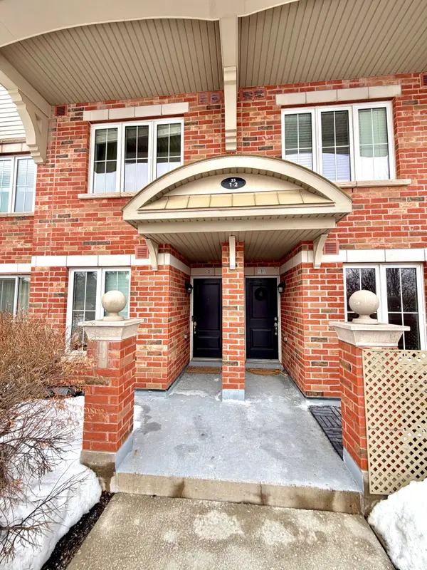 35 Hays BLVD #2, Oakville, ON L6H 0J1
