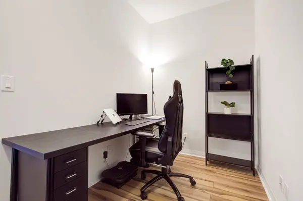 55 Eglington AVE #2003, Mississauga, ON L5R 0E4