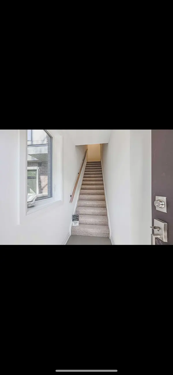 28 Marina AVE #23, Toronto W06, ON M8W 1K3