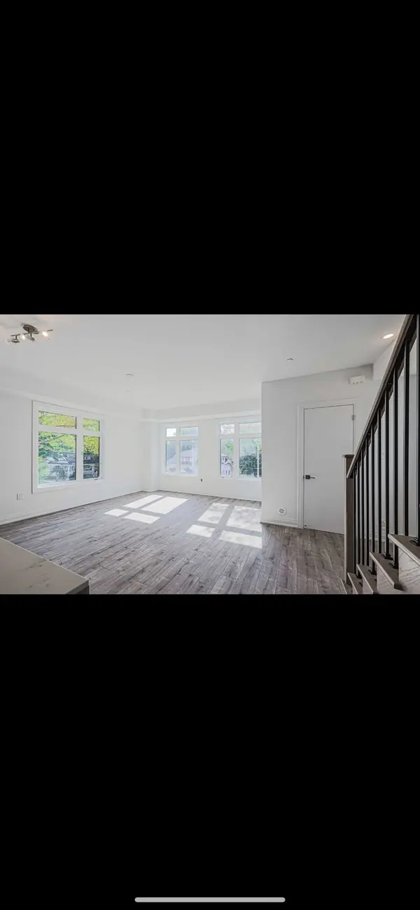 28 Marina AVE #23, Toronto W06, ON M8W 1K3