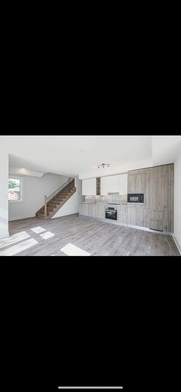 28 Marina AVE #23, Toronto W06, ON M8W 1K3