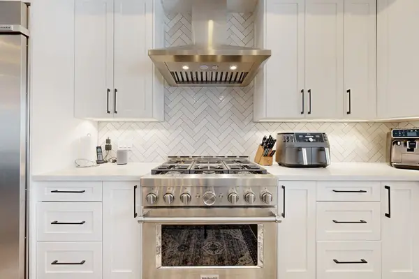 169 Euston RD, Burlington, ON L7L 4V7