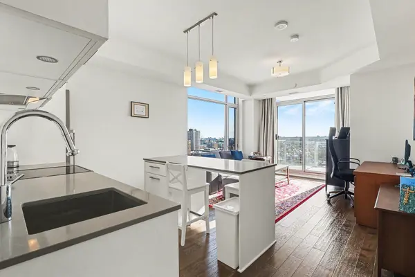 255 Bay ST N #1412, Ottawa Centre, ON K1R 0C5